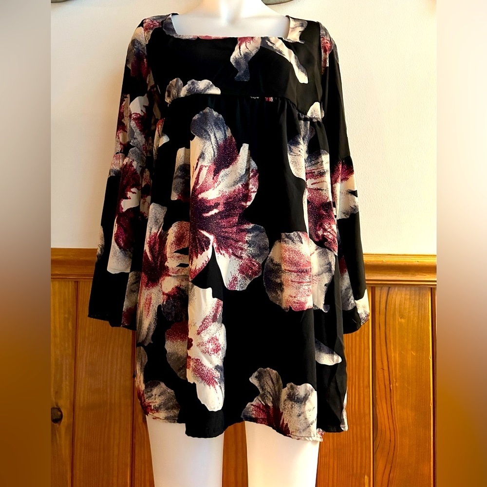 Anna Grace floral mini dress, size S, bell sleeves, zip up back, tie in back